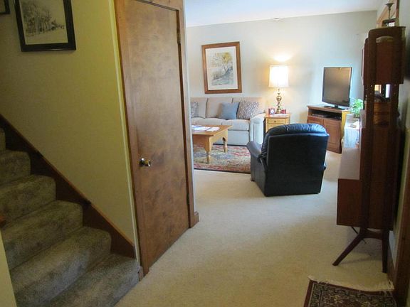 3rd image of 575 Shorewood Dr