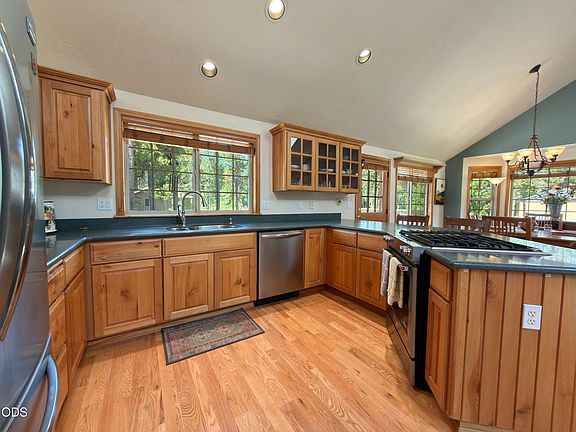 3rd image of 58103 Kinglet Rd