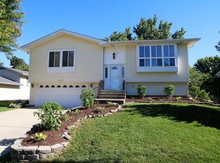 1030 Mensching Rd, Roselle, IL 60172