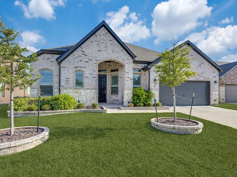 603 Warner Dr — Photo 1