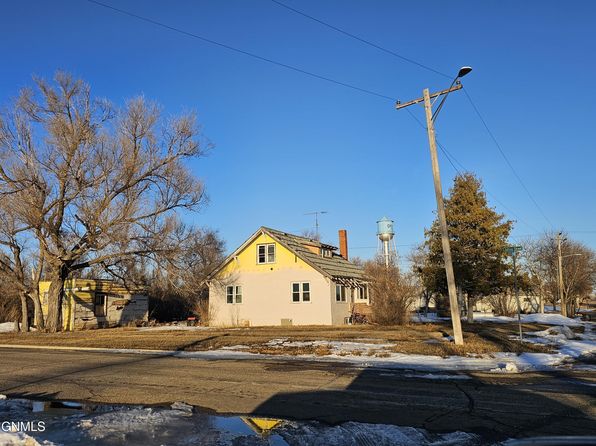 202 Jetson St, Zahl, ND 58845