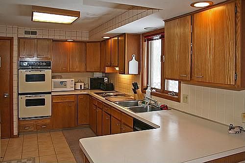 large and spacious kitchen
