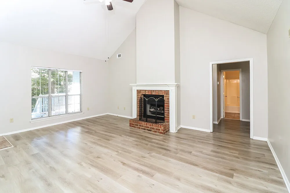 3 bed, 2.0 bath, 1494 sqft, $1,920 — Photo 4