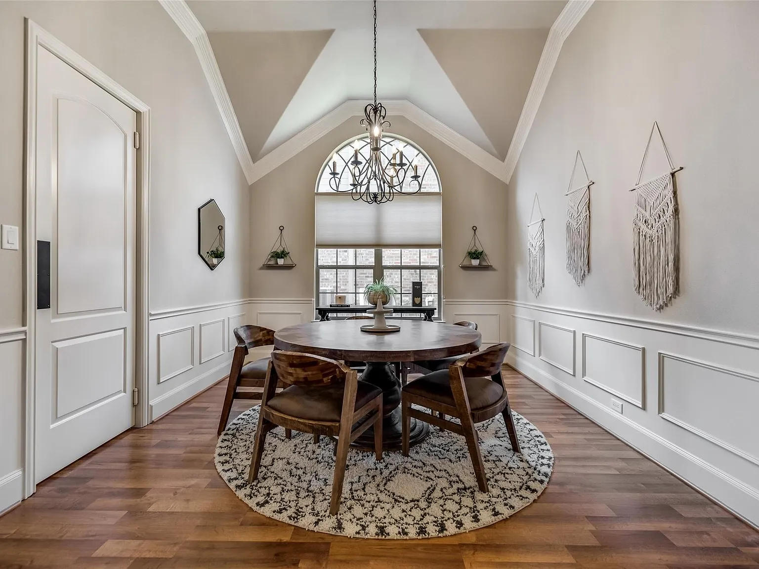 3 bed, 2765 sqft, $3,195 — Photo 4