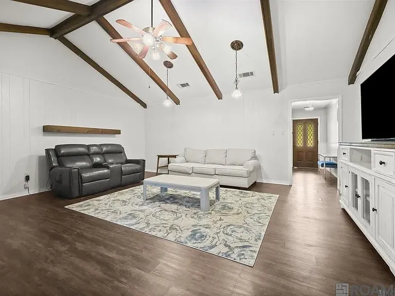 1369 Crescent Dr — Photo 6