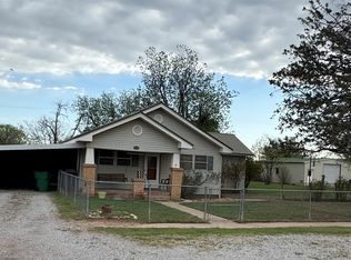 303 E 8th St, Quanah, TX 79252