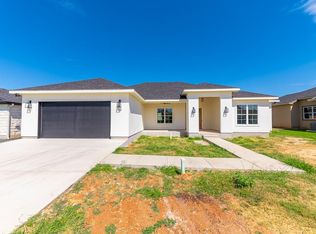 122 Parlin Ln, Fredericksburg, TX 78624