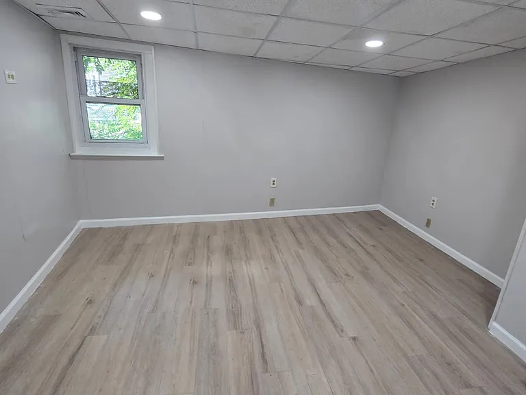 485 Lakeside Ave #1R — Photo 7