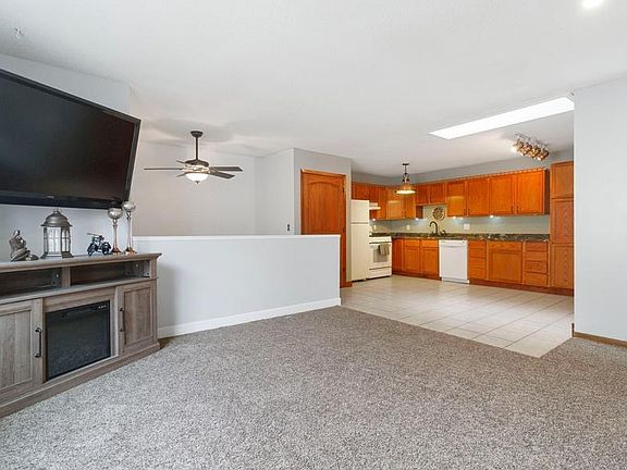 2nd image of 447 Tiffany Dr