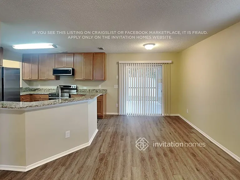 176 Edgewater Cir — Photo 8