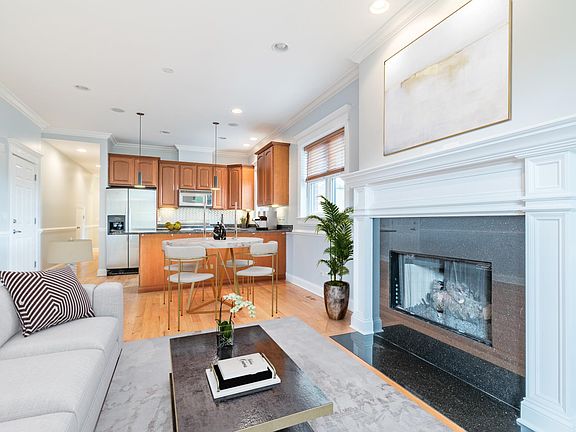 3rd image of 3815 N Damen Ave Unit 3