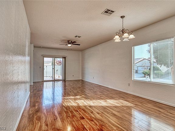 3rd image of 7942 Woodlark Ct