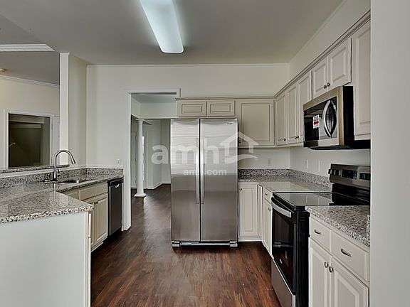 3rd image of 508 Collingsworth Ln