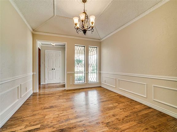 3rd image of 2825 Apple Valley Dr
