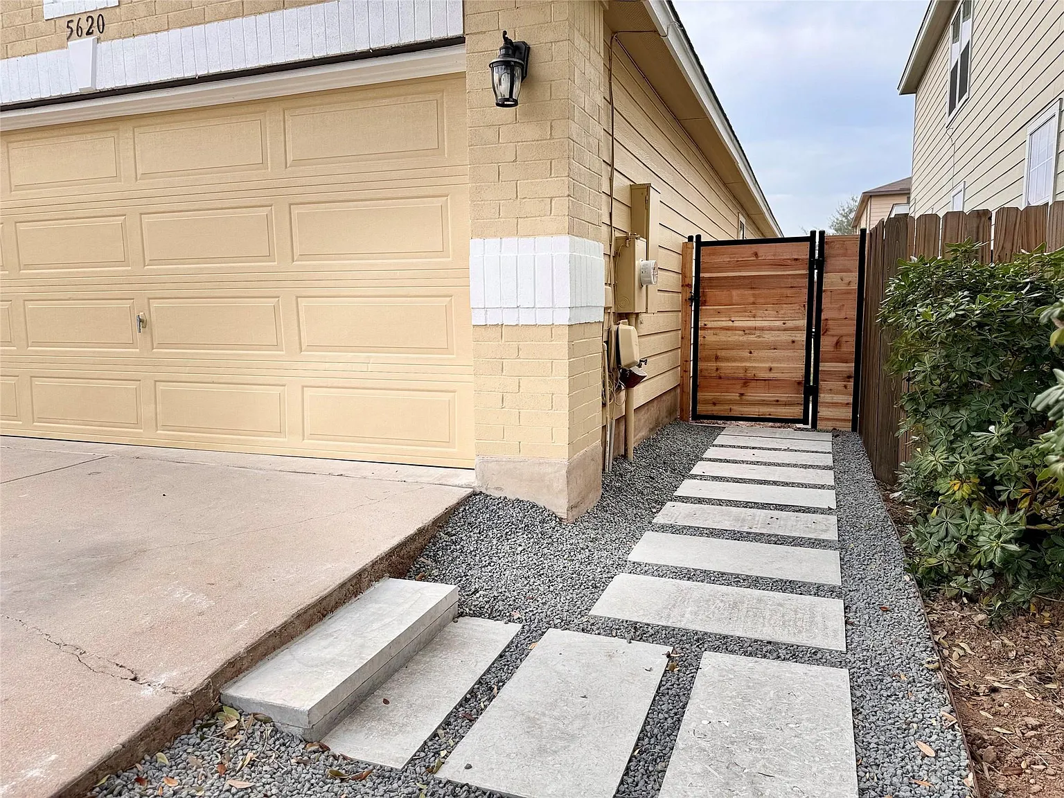3 bed, 2.0 bath, 1314 sqft, $1,950 — Photo 3