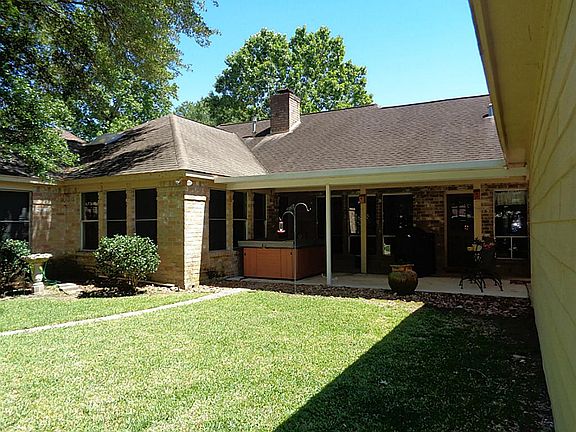 4th image of 7907 17th Green Dr