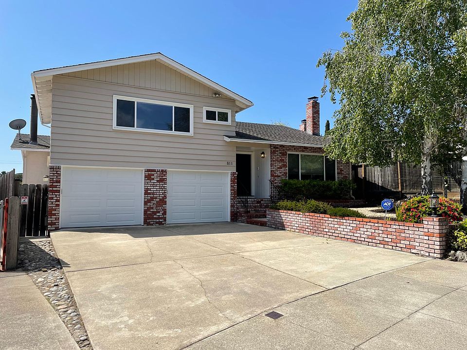 1st image of 811 Mohican Way