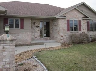 5017 Remiker Ln, Manitowoc, WI 54220