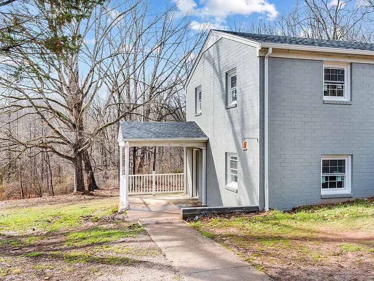 236 Newcomb Drive - 1 — Photo 4