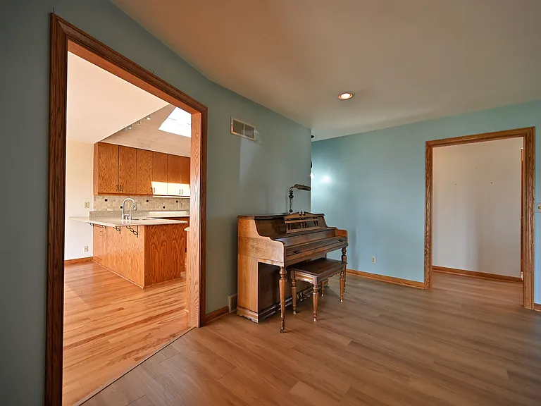 202 Lac La Belle Dr — Photo 14