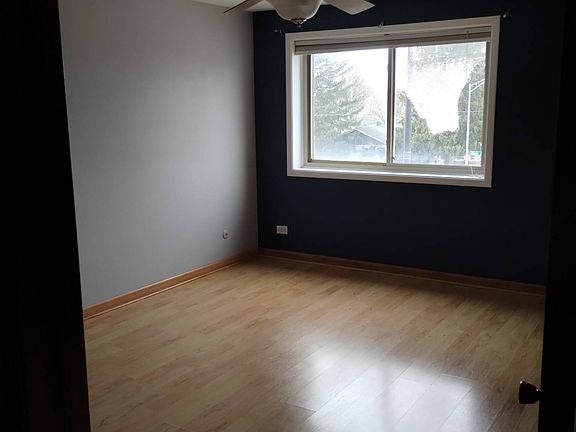 5th image of 9937 S Cicero Ave APT 201