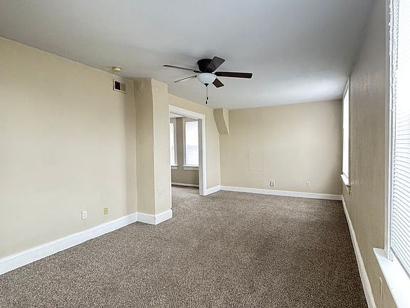 4th image of 827-829 W 15th St