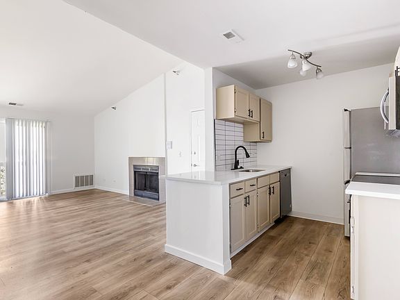5th image of 245 N Oakhurst Dr #636
