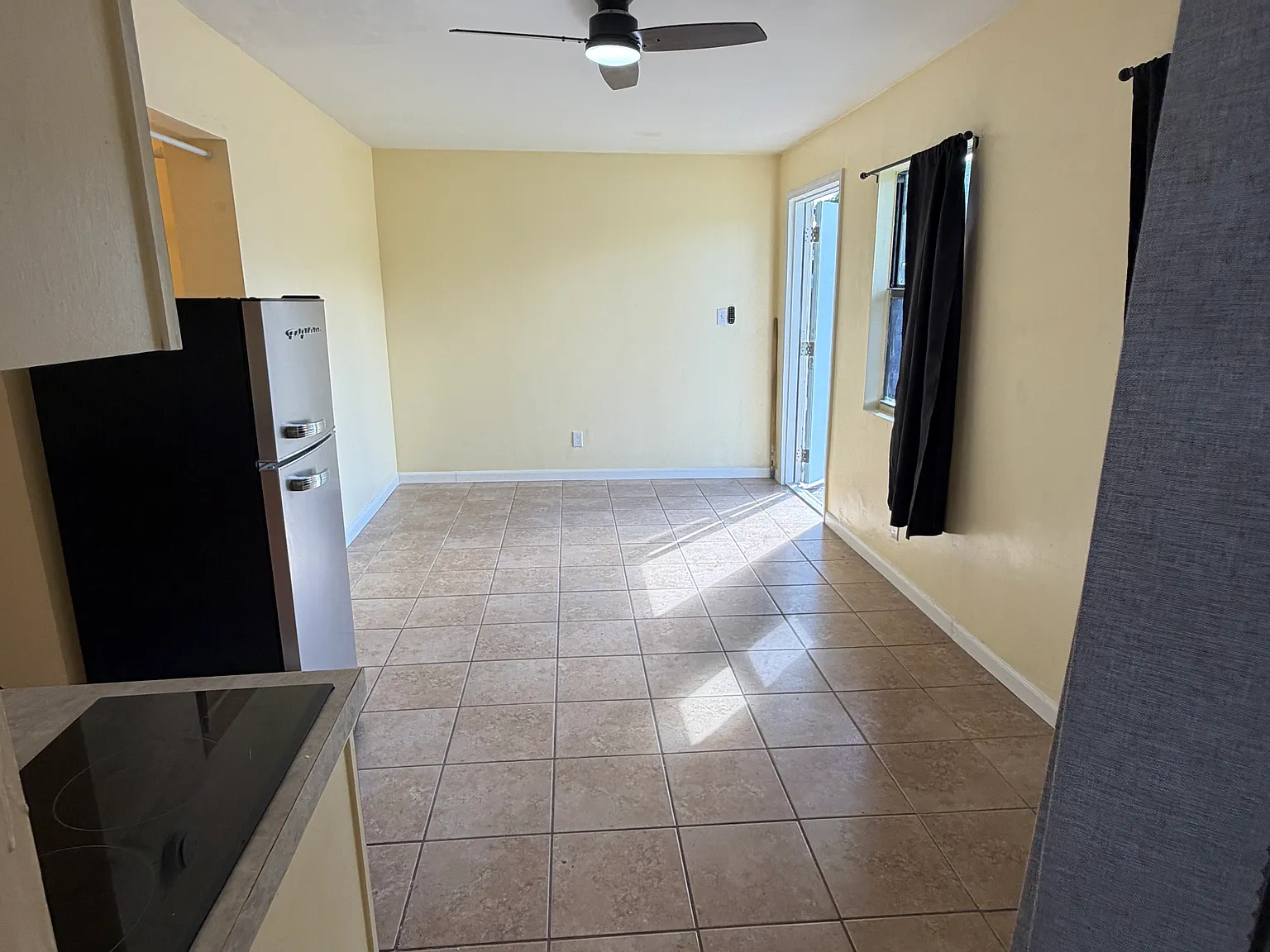 Studio, 350 sqft, $1,500 — Photo 1