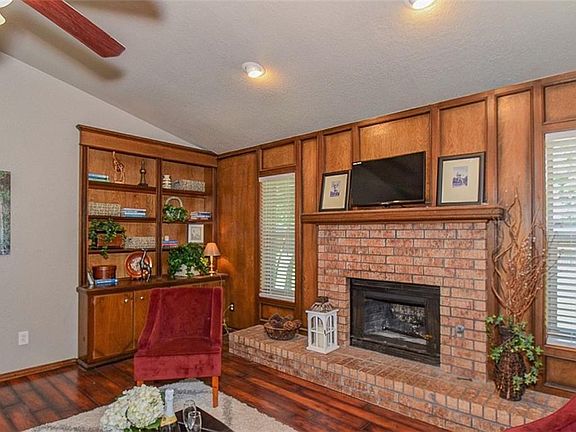 5th image of 2115 Vanessa Dr