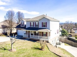 605 Cordova Ln, Lenoir City, TN 37771