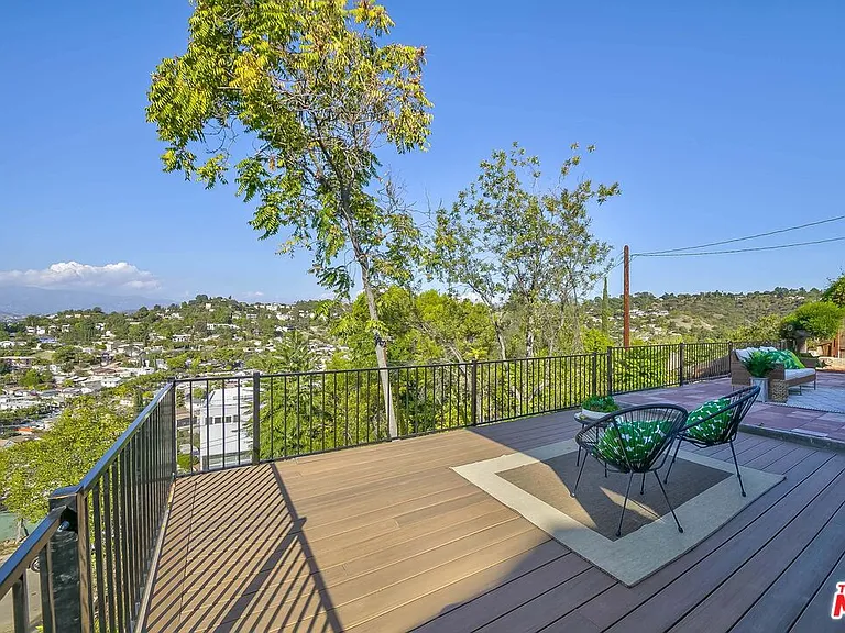 1832 Burnell Dr — Photo 14