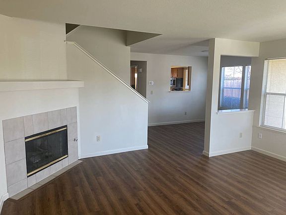 2nd image of 806 E Dana St