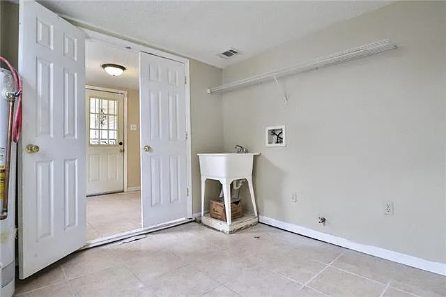 4643 Camelot Dr — Photo 14