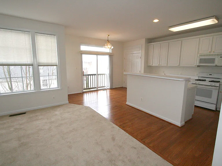 46164 Aisquith Ter — Photo 5
