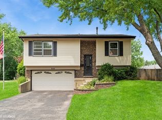 8110 Kingsbury Dr, Hanover Park, IL 60133