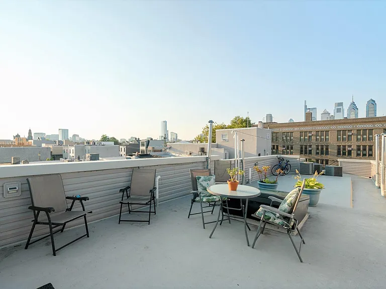 1637 Carpenter St #2 — Photo 21