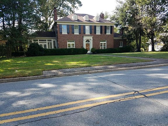 4th image of 180 N Garden St