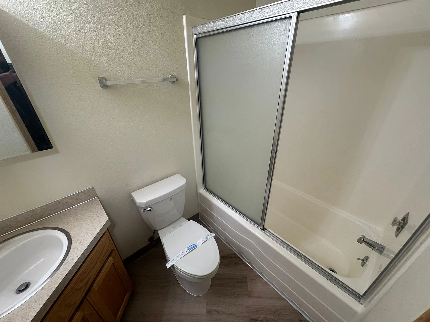 (951) 9th Street 6 plex Studio / 1 Bathroom — Photo 4