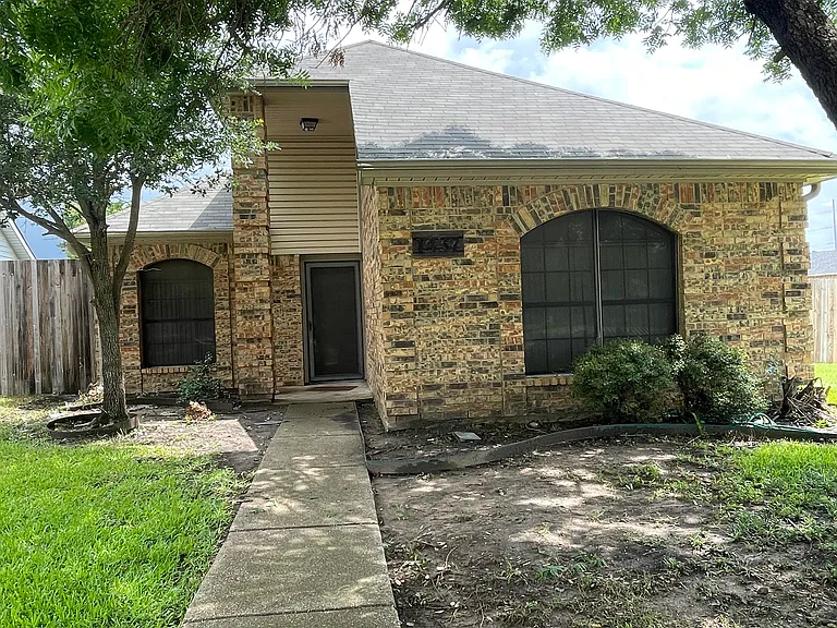1437 Hackamore St — Photo 1