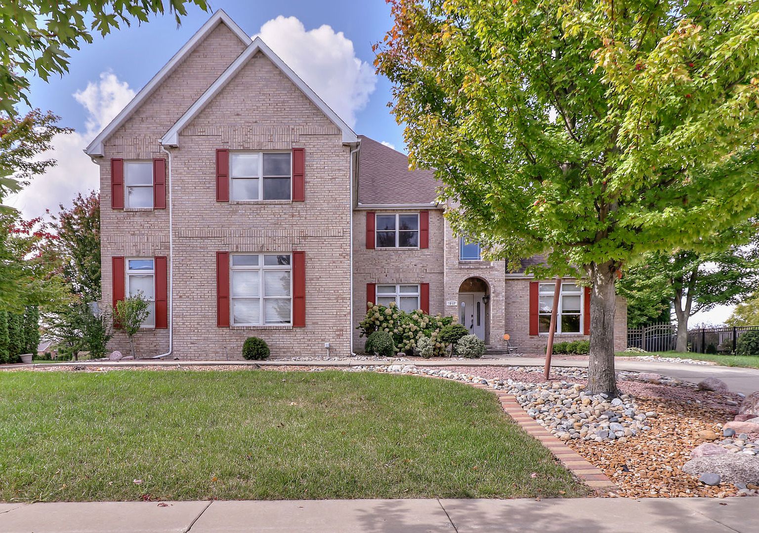 1809 Mullikin Dr Champaign Il 61822 Mls 10665911 Zillow