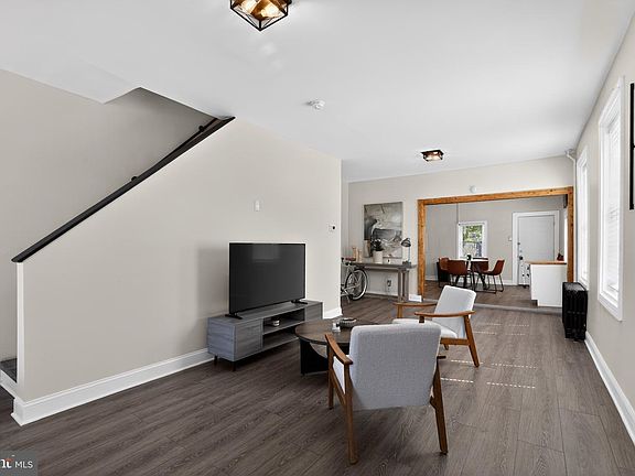 2nd image of 434 Mount Vernon St