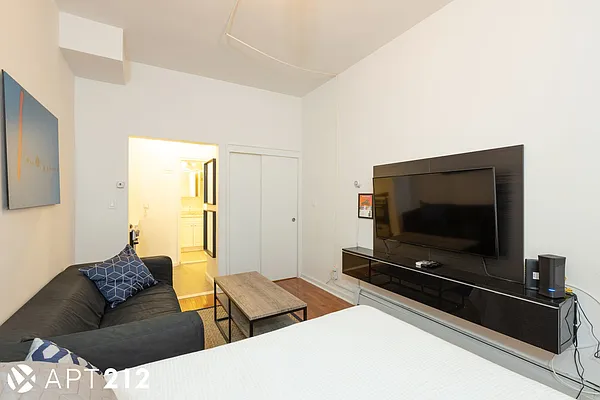 Rented by APT212 INC | media 11