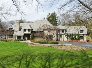 7807 N Club Cir, Fox Pt, WI 53217