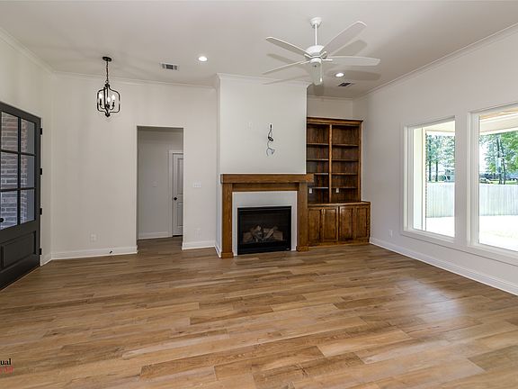 3rd image of 725 Julesburg Ln