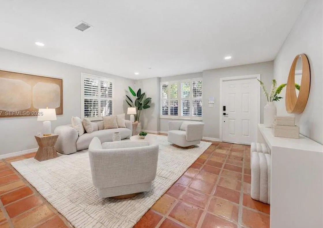 3 bed, 2.5 bath, 1730 sqft, $7,900 — Photo 1