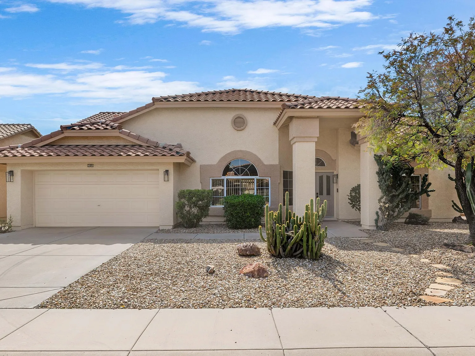 3 bed, 2.5 bath, 2307 sqft, $3,250 — Photo 1