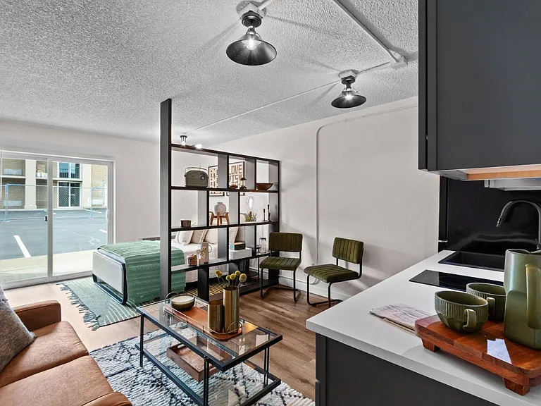 9 North — Photo 3