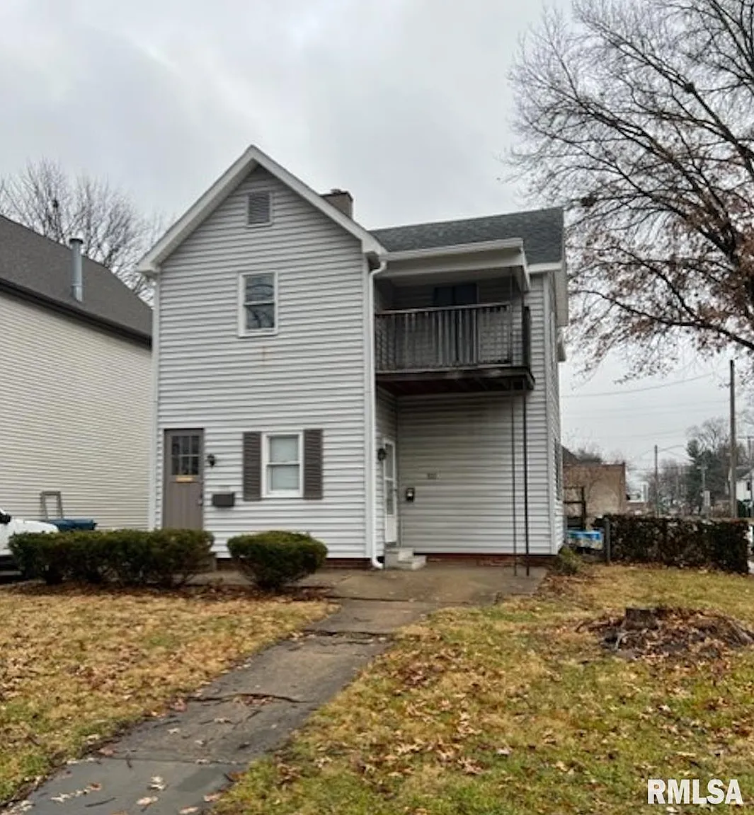 100 N State St photo 1
