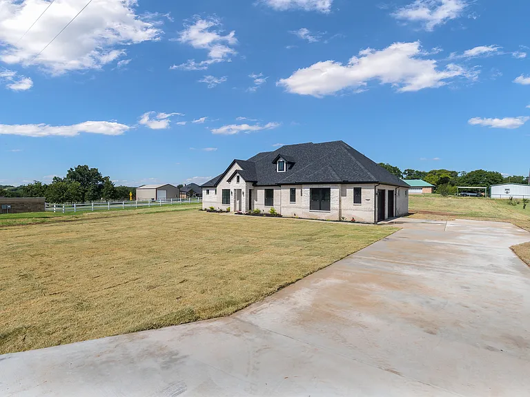1001 Henry Way — Photo 4