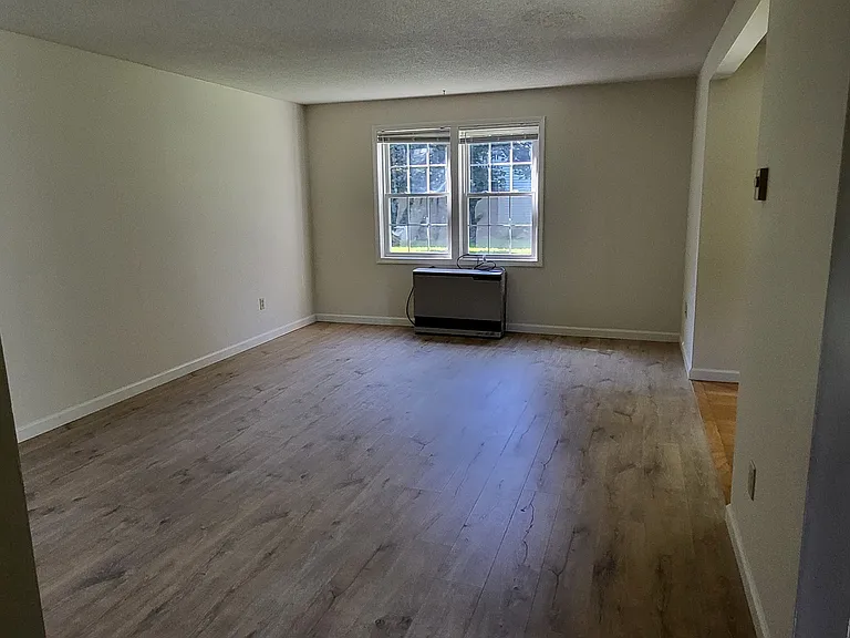 23 Twin Oaks Ter — Photo 4